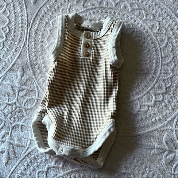 City Mouse - Ribbed Henley Tank Onesie‎ in Sesame Stripes - Picture 2 of 4